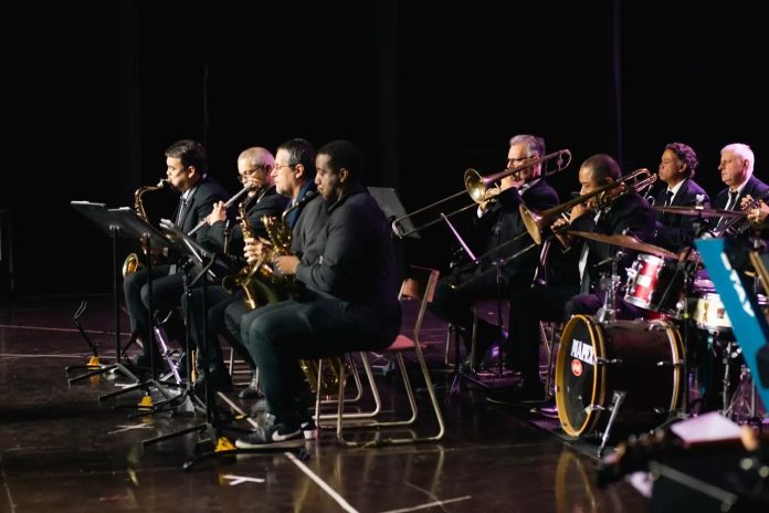 Foto ilustrativa da orquestra Sp Pop’s Symphonic em apresentação musical.