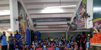 Equipes de handebol do Barueri Esporte Forte recebem tênis novos
