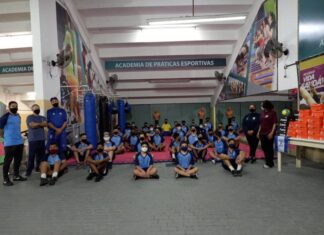 Equipes de handebol do Barueri Esporte Forte recebem tênis novos