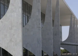 Lula sanciona regulamentação da reforma tributária sobre consumo