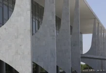 Governo chama embaixador na Argentina apos falas de Milei