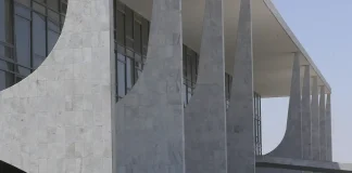 Governo chama embaixador na Argentina apos falas de Milei