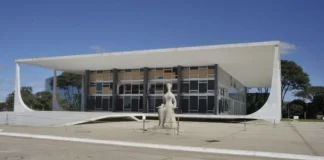 STF tem maioria para reconhecer que escola deve combater discriminação