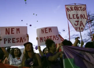 Lei obriga mulher a ver imagem de feto antes de aborto legal em Maceió