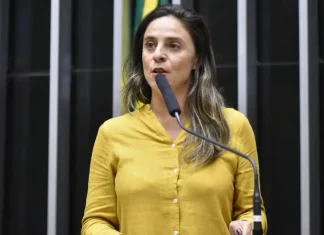 Projeto quer suspender salário de militares da ditadura
