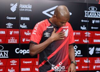 Athletico-PR apresenta oficialmente o volante Fernandinho