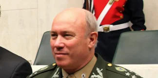 Pai do tenente-coronel Mauro Cid presta depoimento à Polícia Federal