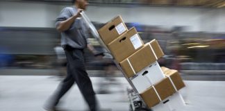 Fim da ‘taxa das blusinhas’ para compras até US$ 50 agora é lei Fim da 'taxa das blusinhas' para compras até US$ 50 agora é lei