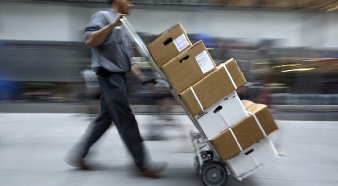 Fim da ‘taxa das blusinhas’ para compras até US$ 50 agora é lei Fim da 'taxa das blusinhas' para compras até US$ 50 agora é lei