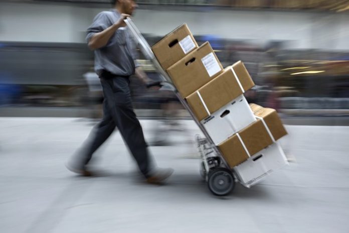 Fim da 'taxa das blusinhas' para compras até US$ 50 agora é lei Fim da 'taxa das blusinhas' para compras até US$ 50 agora é lei