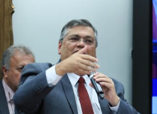 Dino exige de redes sociais retirada de mensagens de ameaça a escolas