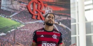 Flamengo anuncia o zagueiro Pablo, que estava na Rússia