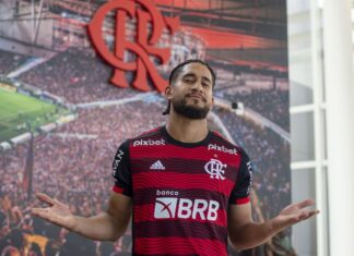 Flamengo anuncia o zagueiro Pablo, que estava na Rússia