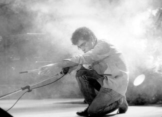 Hoje é Dia: 25 anos sem Renato Russo; conheça esse ídolo do rock