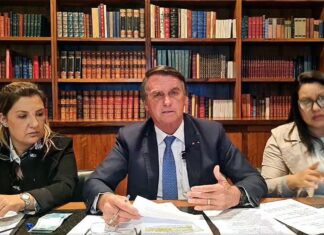 Presidente Jair Bolsonaro cogita reestruturar carreiras da PRF e Depen