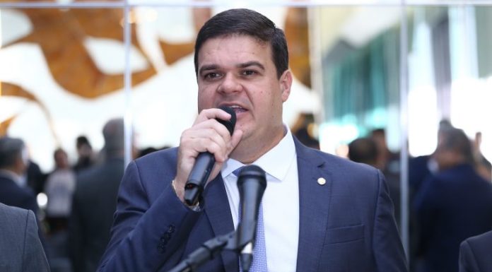 Frente da Enfermagem vai lutar por reajuste no piso salarial e redução em jornada de trabalho Frente da Enfermagem vai lutar por reajuste no piso salarial e redução em jornada de trabalho