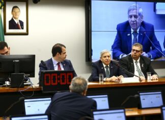 Na Câmara, ministro do GSI diz que país vive “situação esdrúxula”