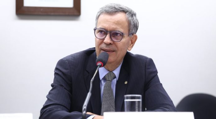 Gestores apontam as compras públicas como instrumento estratégico da reindustrialização do Brasil Gestores apontam as compras públicas como instrumento estratégico da reindustrialização do Brasil
