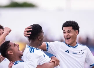 Copinha: Cruzeiro bate São Carlos e garante 1ª posição no Grupo 13