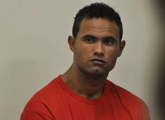 Justiça concede liberdade condicional ao goleiro Bruno