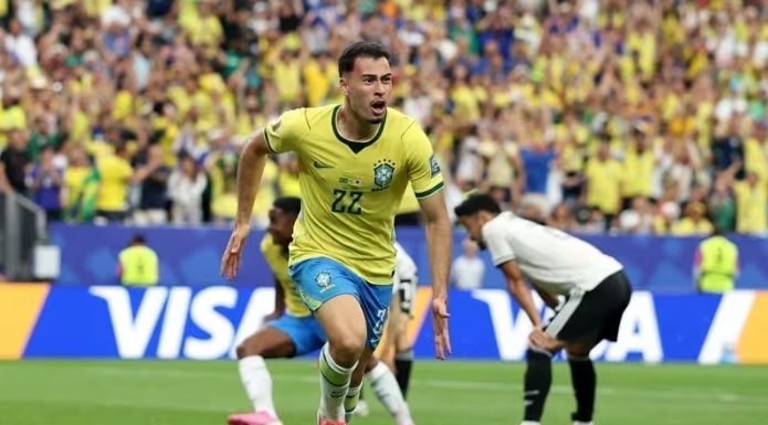 Brasil vira contra o Japão e avança às oitavas Divulgação FIFA