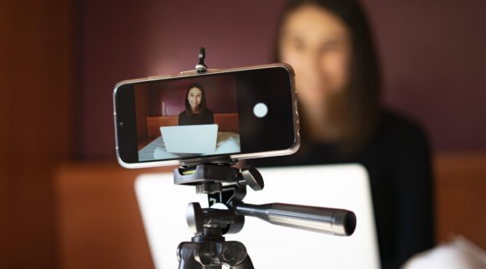 Grupo de trabalho debate atuação de influenciadores mirins e riscos de trabalho infantil digital Grupo de trabalho debate atuação de influenciadores mirins e riscos de trabalho infantil digital