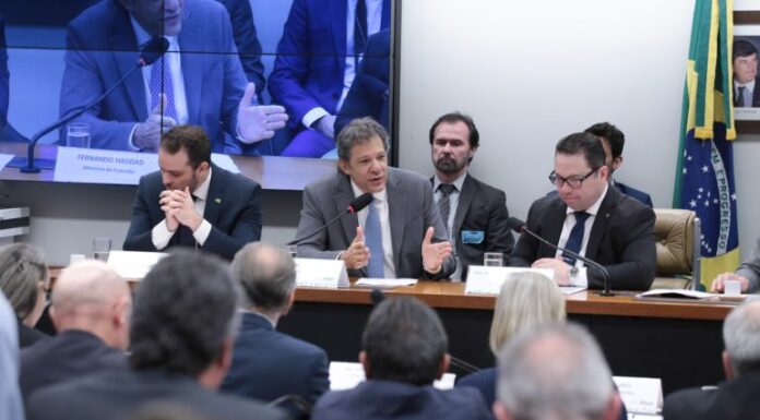 Haddad diz a deputados que pode reavaliar linha de crédito de R$ 12 bi para produtores rurais Haddad diz a deputados que pode reavaliar linha de crédito de R$ 12 bi para produtores rurais