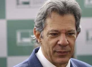 Ordem é negociar e não retaliar, diz Haddad sobre tarifas dos EUA