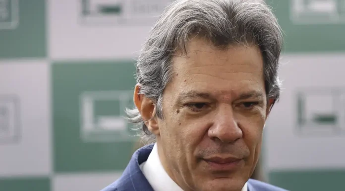 Ordem é negociar e não retaliar, diz Haddad sobre tarifas dos EUA
