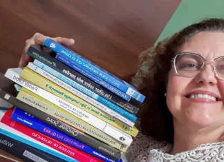 Pesquisadora surda defende doutorado em Libras na UFRJ