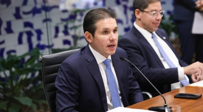 Hugo Motta cria comissões para discutir PNE, isenção do Imposto de Renda e inteligência artificial Hugo Motta cria comissões para discutir PNE, isenção do Imposto de Renda e inteligência artificial