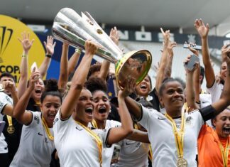 Corinthians é bi da Supercopa Feminina com goleada no Flamengo