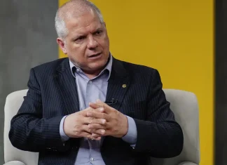 Justiça determina afastamento do presidente do INSS