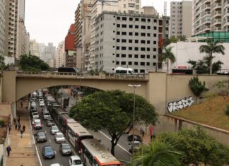 Trânsito e serviços de São Paulo mudam neste feriado de 9 de julho