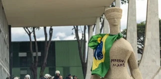 STF condena mulher que pichou estátua a 14 anos de prisão