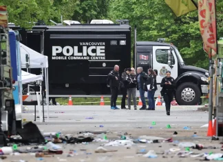 Homem joga carro contra dezenas de pessoas no Canadá; 11 morreram