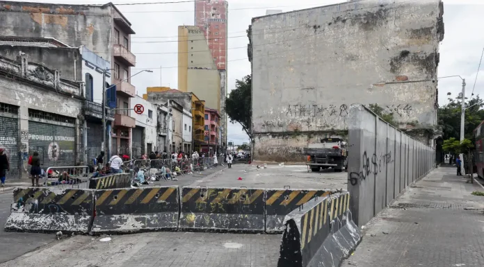 Moraes rejeita ação do PSOL contra muro na Cracolândia em São Paulo