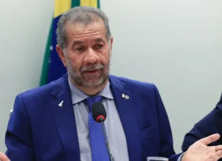 Após fraude no INSS, Lupi pede demissão do Ministério da Previdência