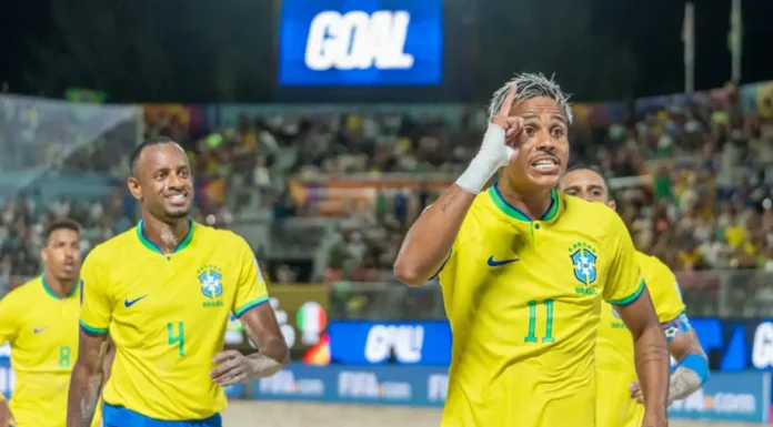 De forma dramática, Brasil vence Itália no Mundial de futebol de praia