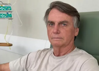 Jair Bolsonaro tem alta após três semanas internado em Brasília