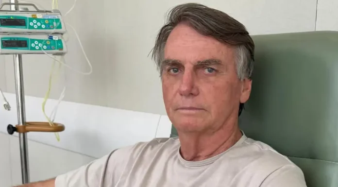 Jair Bolsonaro tem alta após três semanas internado em Brasília