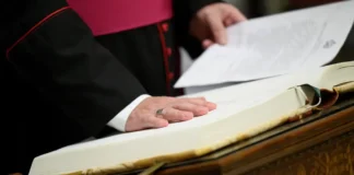 Cardeais entram em reclusão antes do conclave para eleger novo papa