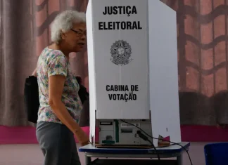Eleições são encerradas em todo o país; começa apuração dos votos