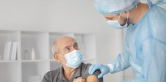 Dia do Idoso: conheça a vacina contra a gripe quatro vezes mais potente para a terceira idade