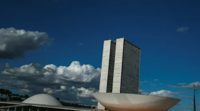 Estudo mapeia “bancada da bala”, que tem poucos projetos sobre armas