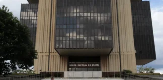 Mercado melhora expectativa sobre economia com PIB a 2,14%