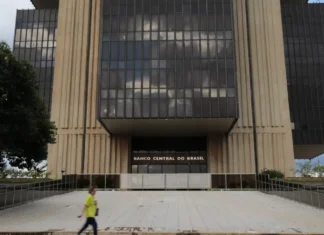 Mercado melhora expectativa sobre economia com PIB a 2,14%