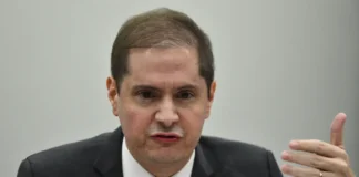 Ex-AGU confirma ao Supremo consulta de Bolsonaro para reverter urnas