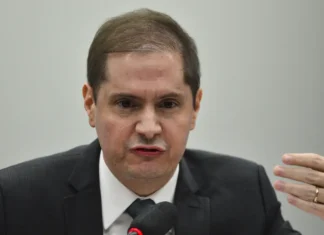 Ex-AGU confirma ao Supremo consulta de Bolsonaro para reverter urnas