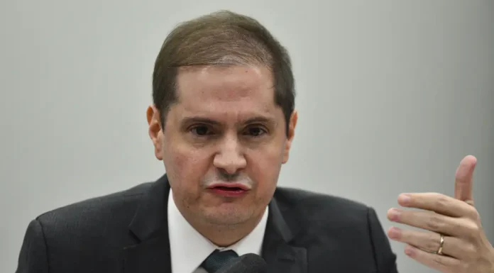 Ex-AGU confirma ao Supremo consulta de Bolsonaro para reverter urnas